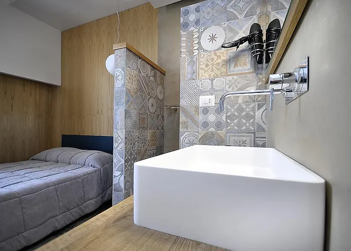 Battista Srl לינה וארוחת בוקר 4*